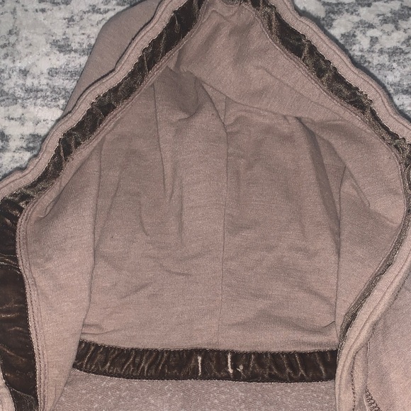 AUTHENTIC VINTAGE Abercrombie & Fitch Women's Taupe Hoodie - Picture 3 of 12
